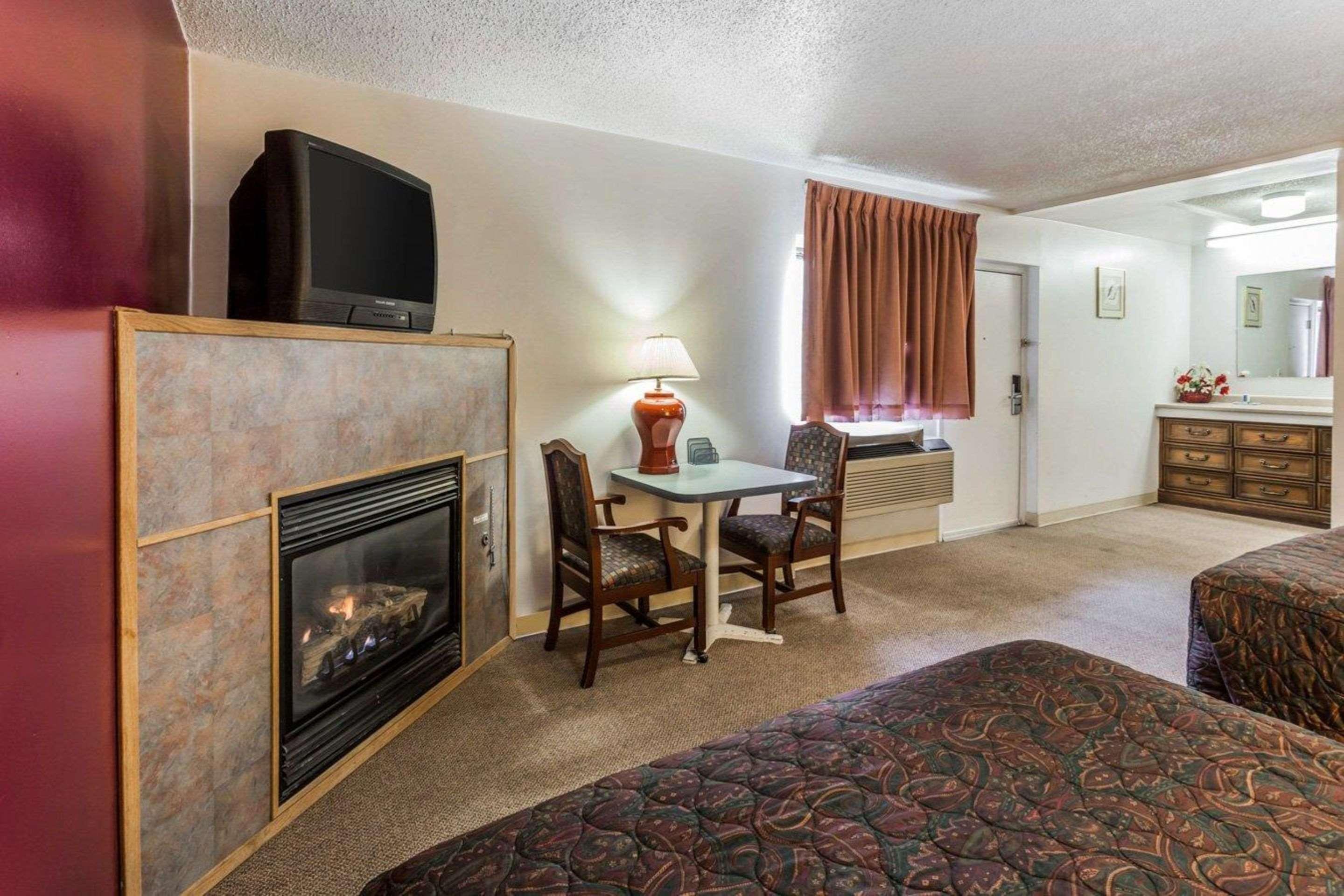 Rodeway Inn & Suites Omak - Okanogan Exteriör bild