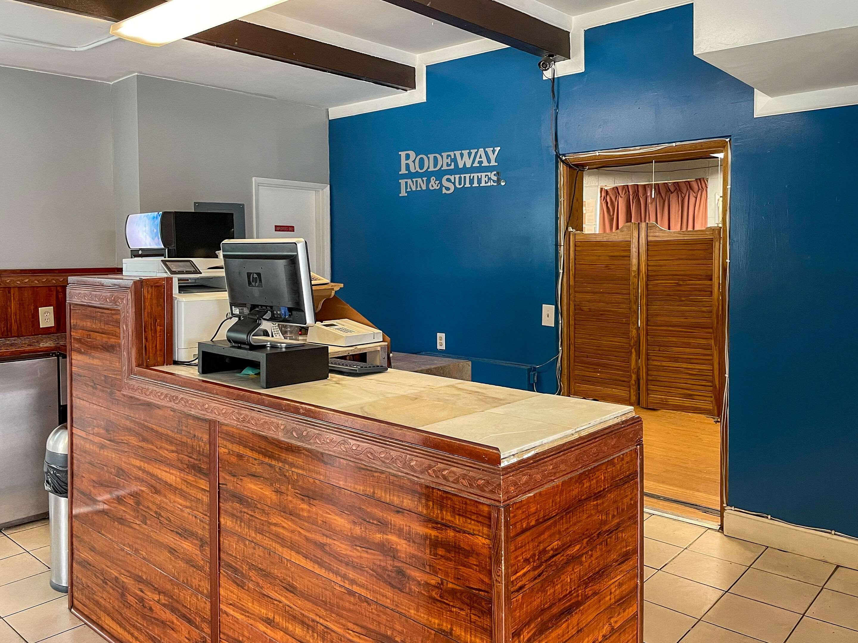 Rodeway Inn & Suites Omak - Okanogan Exteriör bild